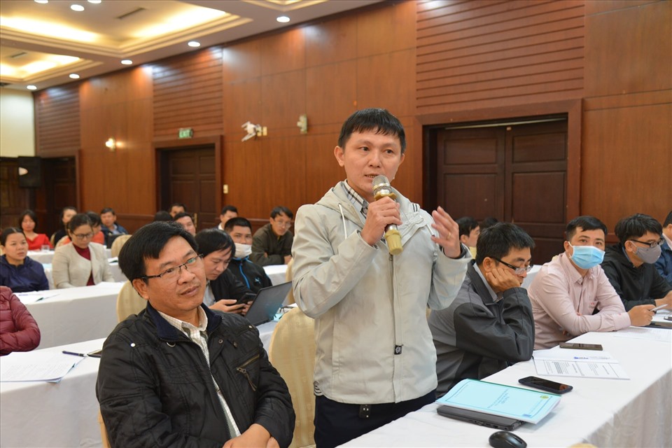 Các cán bộ Công đoàn trao đổi tại tập huấn do Công đoàn Dầu khí Việt Nam tổ chức. Ảnh: CĐ DKVN
