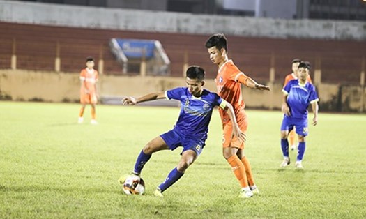 U15 Khánh Hòa (áo xanh) vượt qua vòng loại nhưng không dự Vòng chung kết U15 Cúp Quốc gia 2020.
