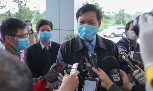 Thứ trưởng bộ Y tế Đỗ Xuân Tuyên trả lời báo chí chiều 10.2.