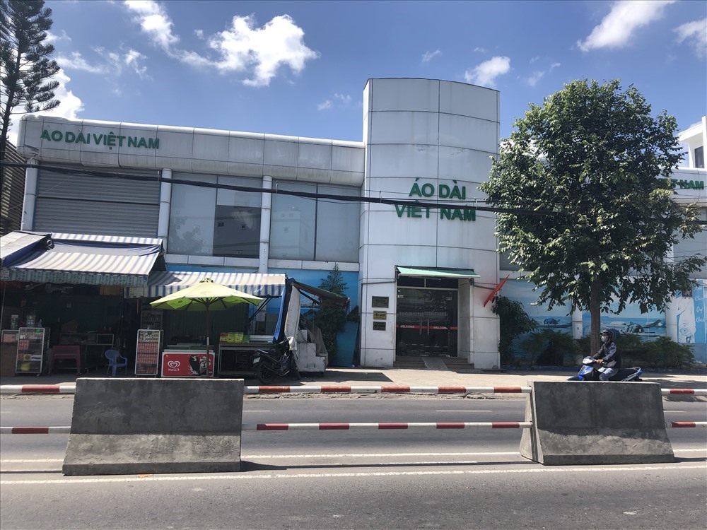 Một trong những điểm mua sắm tấp nập của đi khách Trung Quốc đóng cửa. Ảnh:P. Linh