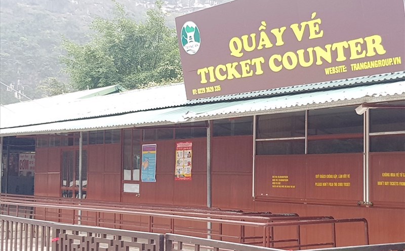 Do vắng khách nên Ban quản lý khu du lịch Tràng An (Ninh Bình) đã phải đóng cửa một số quầy bán vé. Ảnh: NT