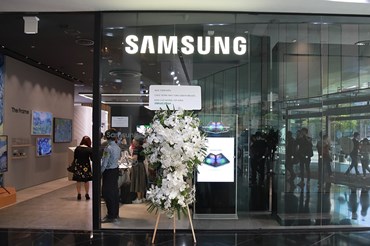 Lẵng hoa chúc mừng của OPPO nhân dịp Samsung ra mắt sản phẩm mới Galaxy S20.