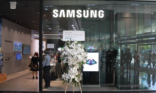 Lẵng hoa chúc mừng của OPPO nhân dịp Samsung ra mắt sản phẩm mới Galaxy S20.