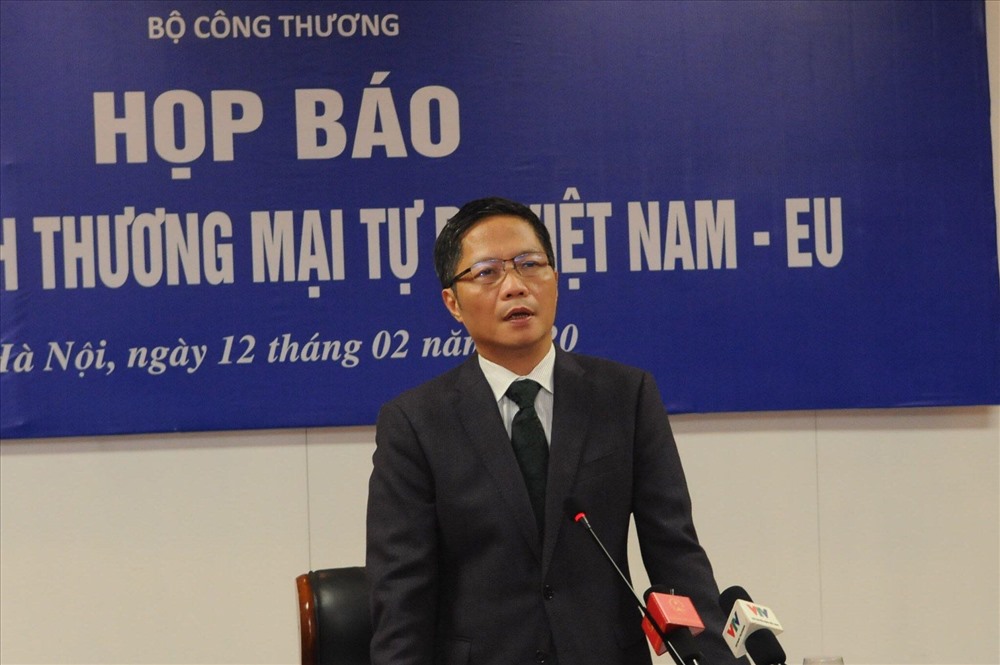 Bộ trưởng Bộ Công thương Trần Tuấn Anh phát biểu tại cuộc họp báo chiều 12.2.2020