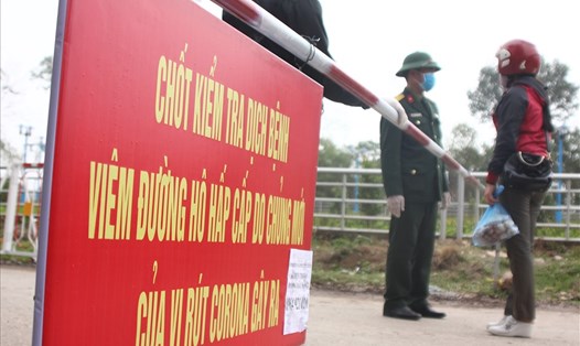 Xã Sơn Lôi, huyện Bình Xuyên, tỉnh Vĩnh Phúc thực hiện việc khoanh vùng, cách ly chống dịch COVID-19. Ảnh T.Vương