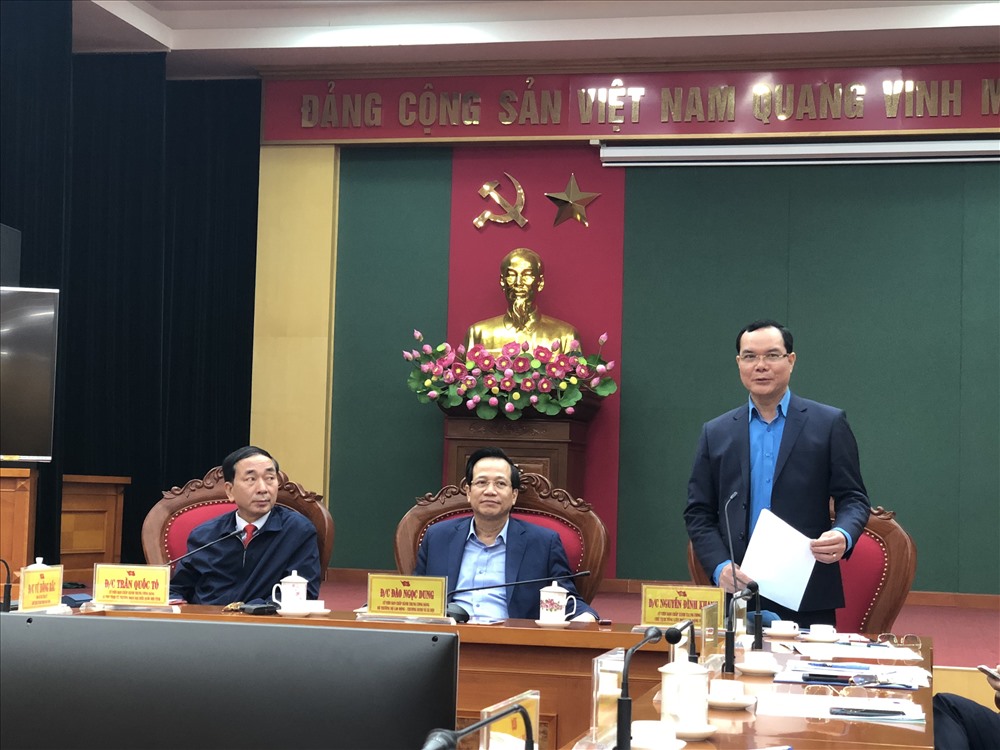 Chủ tịch Tổng LĐLĐVN Nguyễn Đình Khang phát biểu tại buổi làm việc với với lãnh đạo Tỉnh uỷ Thái Nguyên và Bộ LĐTBXH. Ảnh: VL