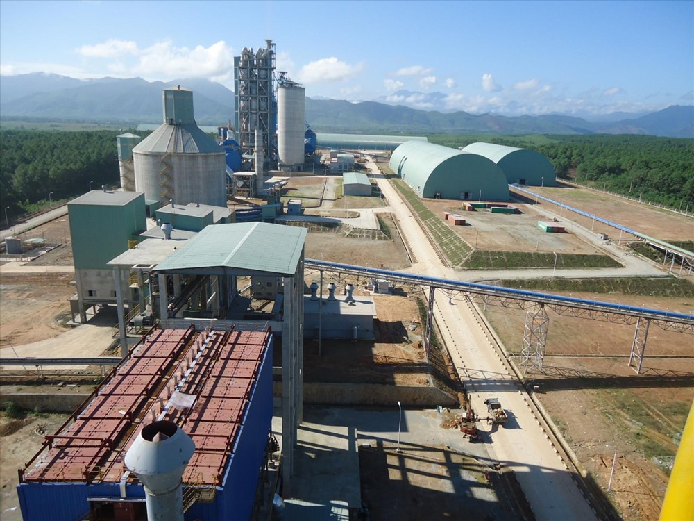 Dù có giá trị xây dựng dở dang hơn 2.660 tỉ đồng, Dự án Nhà máy Bột giấy Phương Nam đắp chiếu suốt nhiều năm nay. Ảnh: E.T.N