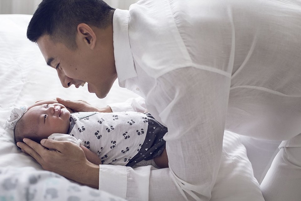 Chăm con chưa bao giờ là dễ dàng với những người đàn ông Chăm con chưa bao giờ là dễ dàng với những người đàn ông