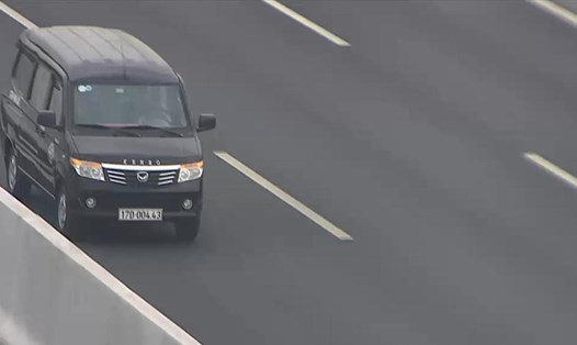 Hình ảnh tài xế đi ngược chiều cao tốc. Ảnh Ban Quản lý cao tốc Hà Nội - Hải Phòng