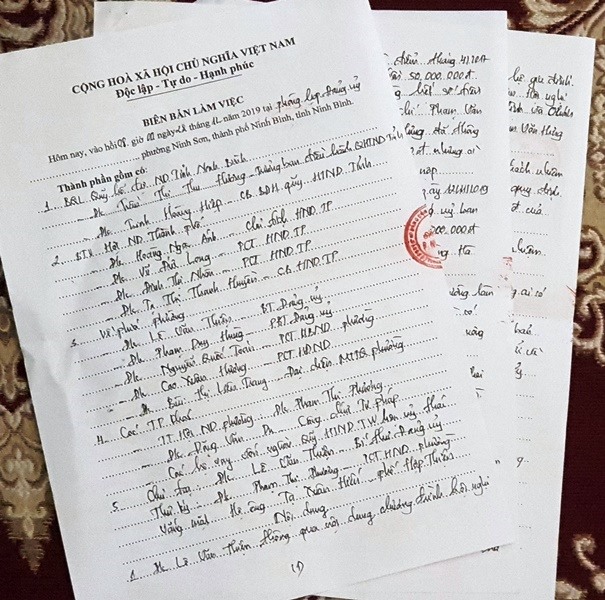 Biên bản làm việc giữa Hội Nông dân thành phố Ninh Bình, UBND phường Ninh Sơn và đại diện các hộ dân. Ảnh: NT