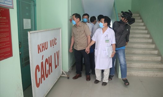 Chính quyền tỉnh Khánh Hòa kiểm tra công tác phòng, chống chủng mới virus Corona tại Bệnh viện Nhiệt đới tỉnh vào sáng 2.2.