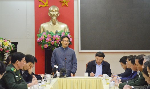 Phó Thủ tướng Vũ Đức Đam làm việc với lãnh đạo tỉnh Quảng Ninh về công tác phòng, chống virus Corona chủng mới. Ảnh: CTV