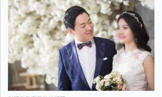 Ảnh cưới chụp trước khi tổ chức hôn lễ của bác sĩ Peng Yinhua. Ảnh: Reddit
