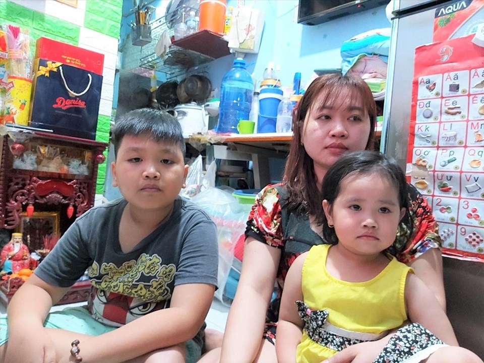 Vợ con anh Tâm đang rất cần giúp đỡ để vượt qua khó khăn. Ảnh Nam Dương Vợ con anh Tâm đang rất cần giúp đỡ để vượt qua khó khăn. Ảnh Nam Dương
