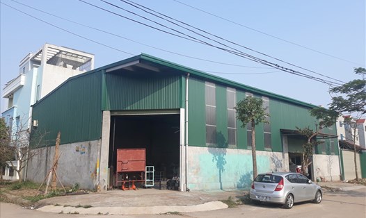 Nhiều diện tích trong khu đô thị Đồng Sơn biến thành nhà xưởng, bãi tập kết vật liệu xây dựng. Ảnh: TN