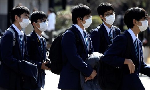 Trong số các ca nhiễm virus COVID-19 của Nhật Bản được xác nhận ngày 21 và 22.2 có 1 giáo viên và 3 học sinh. Ảnh: Reuters.