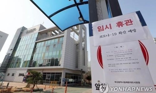 Thư viện thành phố Busan đóng cửa do lo ngại COVID-19. Ảnh: Yonhap.