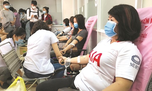 Người dân đến tham gia hiến máu tình nguyện tại Trung tâm Hiến máu nhân đạo TPHCM. Ảnh: Thanh Chân