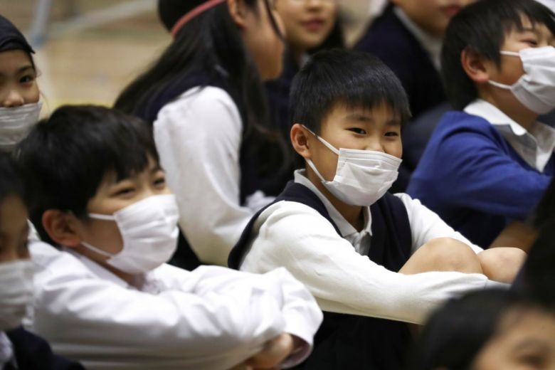 Một số ca nhiễm COVID-19 ở Hokkaido có liên quan tới các trường học, gồm học sinh, giáo viên, tài xế xe buýt trường học và nhân viên nhà ăn. Ảnh: Reuters.