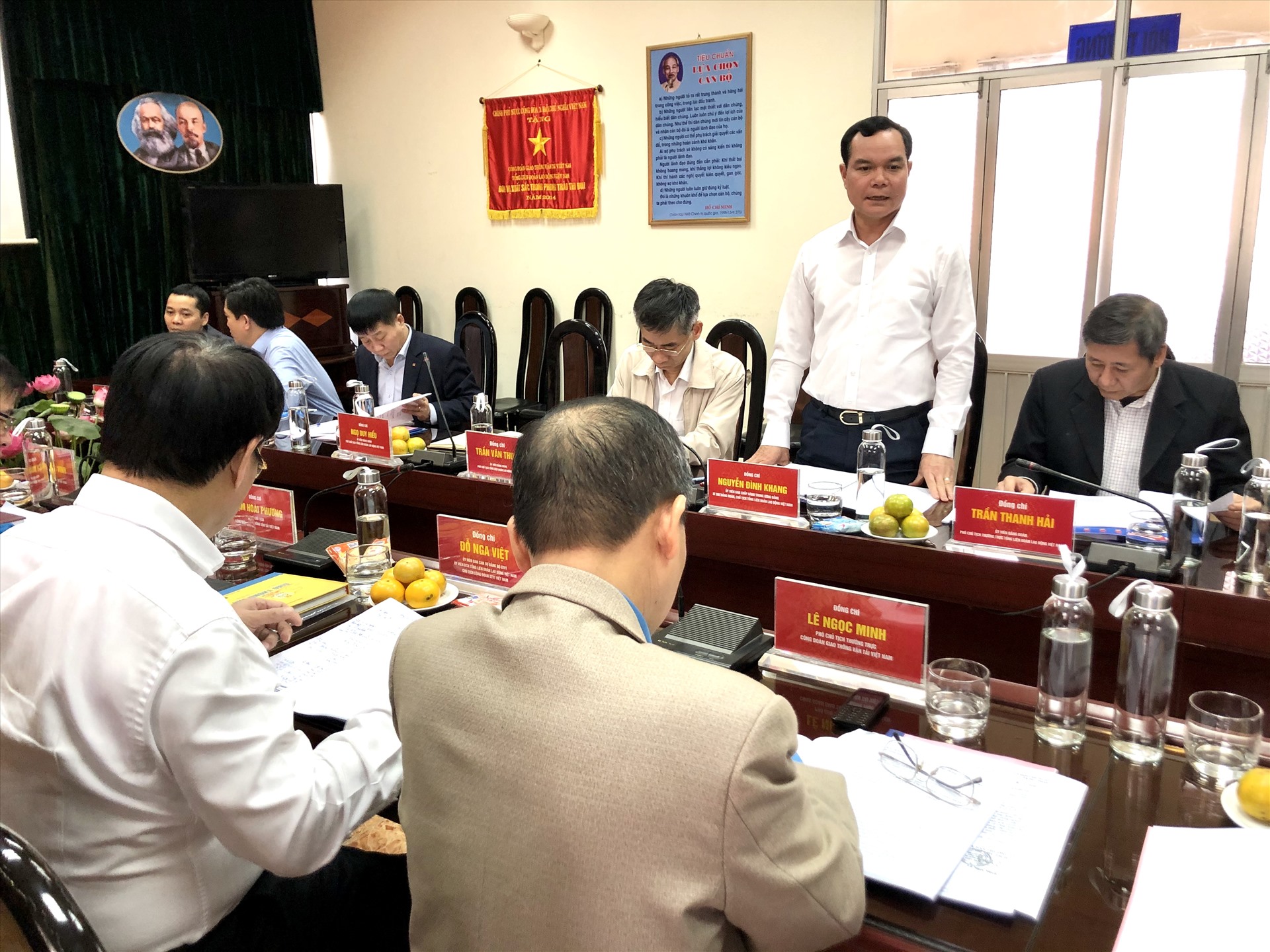 Đồng chí Nguyễn Đình Khang, Uỷ viên Trung ương Đảng, Chủ tịch Tổng LĐLĐVN phát biểu chỉ đạo tại buổi làm việc. Ảnh: V.L