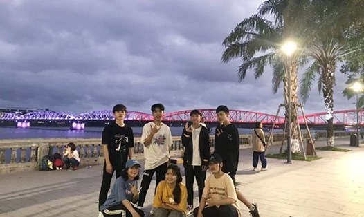 Các thành viên nhóm nhảy Huế Crew