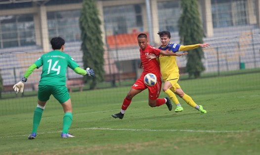 Đội tuyển nữ Việt Nam chịu thất bại 0-3 trước các cầu thủ U15 PVF. Ảnh: HOÀI THU