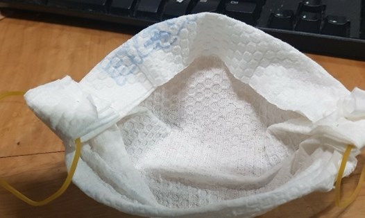 Khẩu trang thủ công dùng một lần bằng khăn giấy và dây nịt bởi Hiệp hội Phụ nữ Saemaul trên đảo Jeju. Ảnh: Korea Herald