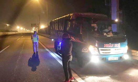 Xe tải chạy ngược chiều cao tốc Hà Nội - Hải Phòng ngày 27.2.
