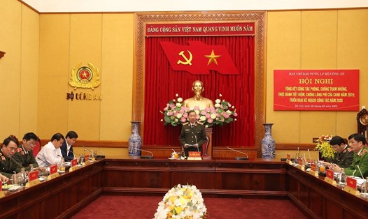 Bộ trưởng Tô Lâm chủ trì Hội nghị và đưa ra những chỉ đạo. Ảnh: BCA.
