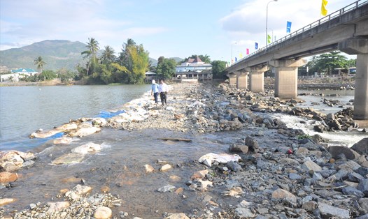 Đập ngăn mặn Vĩnh Phương trên sông Cái, Nha Trang, Khánh Hòa. Ảnh: PV