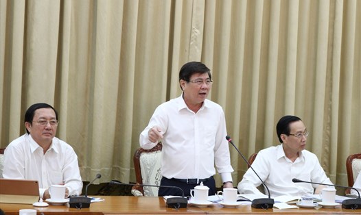 Chủ tịch UBND TPHCM Nguyễn Thành Phong phát biểu chỉ đạo tại cuộc họp.  Ảnh: Quân Nhàn