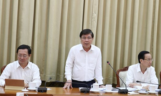 Chủ tịch UBND TPHCM Nguyễn Thành Phong phát biểu chỉ đạo tại cuộc họp. Ảnh: Quân Nhàn