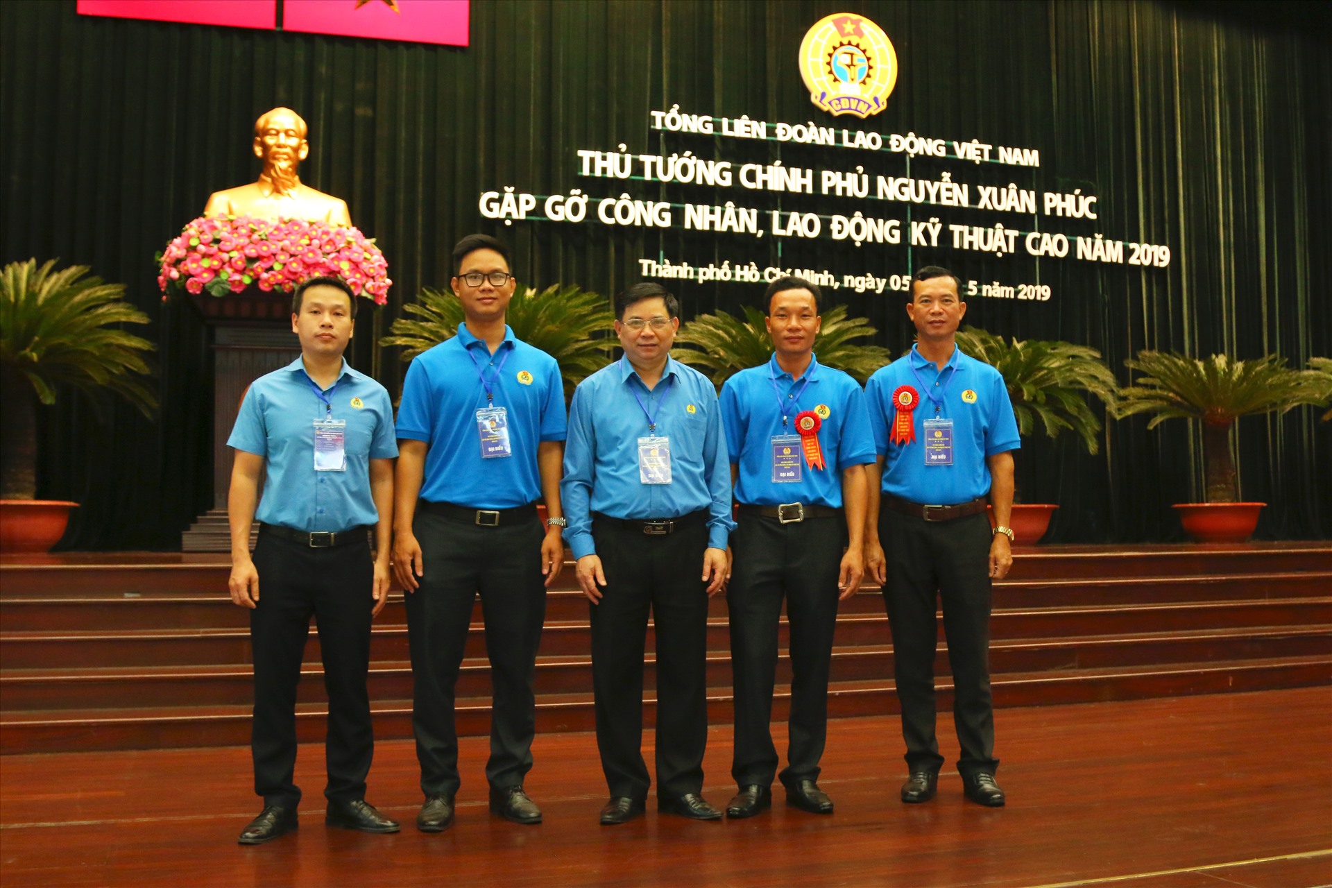 03 CNLĐ kỹ thuật có tay nghề cao tham dự đối thoại với Thủ tướng Chính phủ và nhận bằng khen của Tổng Liên đoàn Lao động Việt Nam