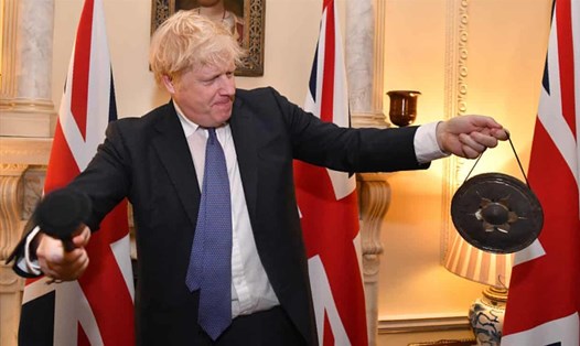 Thủ tướng Anh Boris Johnson đánh dấu việc Anh rời khỏi EU vào 23h ngày 31.1.2020. Ảnh: The Guardian/No10