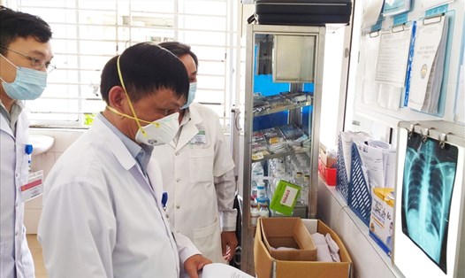 Nhân viên y tế tại Đà Nẵng đang phải sử dụng tiết kiệm từng chiếc khẩu trang y tế vì nguồn cung đang khó khăn