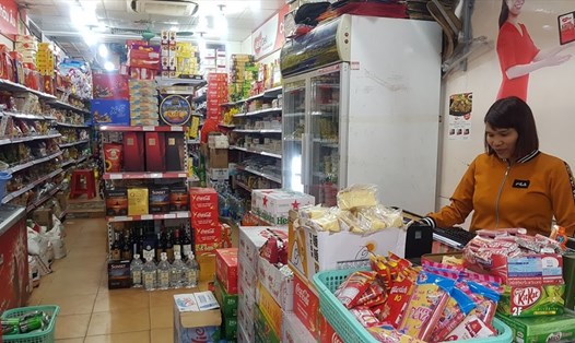 Tại các chợ dân sinh và siêu thị, cửa hàng tiện ích, các mặt hàng thực phẩm, tiêu dùng vẫn dồi dào. Ảnh: Kh.V
