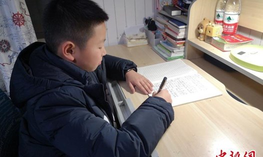 Zheng viết tâm thư cho mẹ. Ảnh: Chinanews