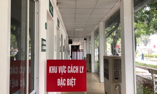 Khu khám sàng lọc người bệnh có biểu hiện viêm đường hô hấp cấp tại 1 Bệnh viện ở Hà Nội. Ảnh: Nguyễn Hồng