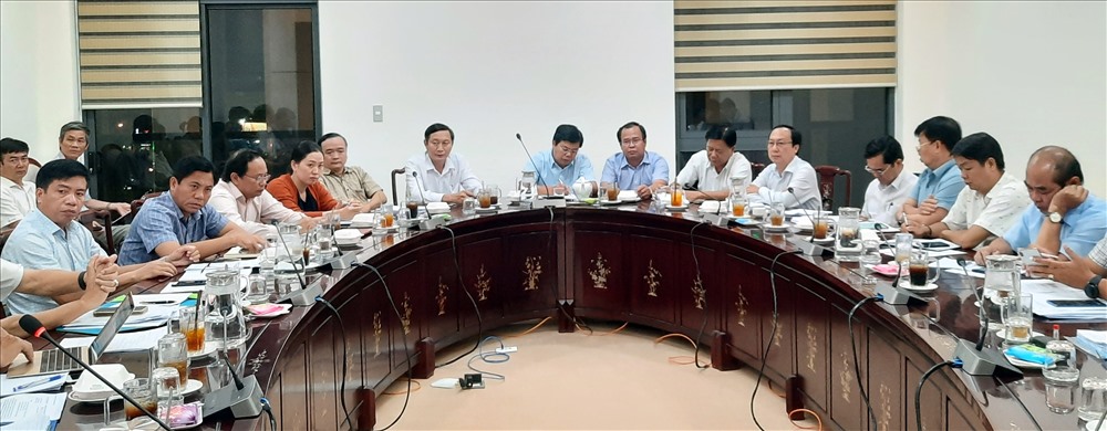 Cách ly hai trường hợp, Cà Mau họp khẩn trong đêm 4.2. Ảnh Nhật Hồ.