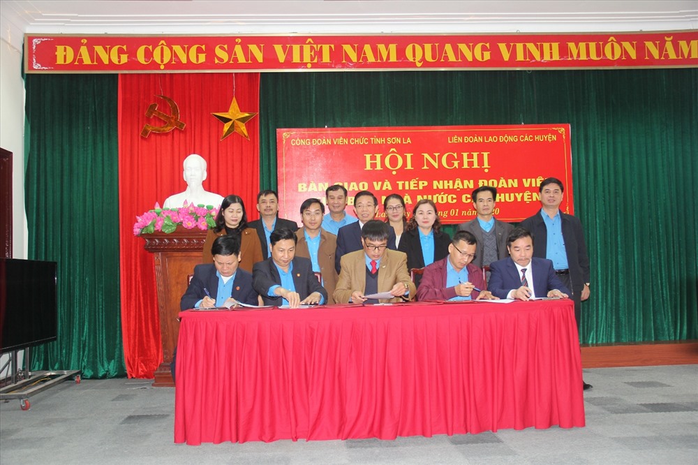Lễ bàn giao và tiếp nhận. Ảnh: C.Đ.S.L