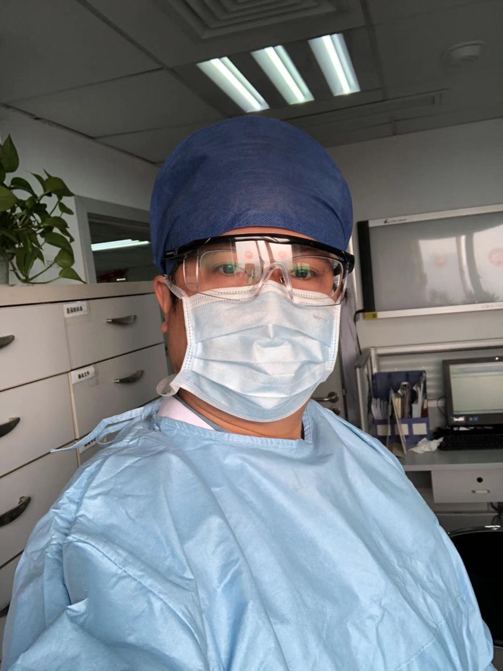 Chân dung bác sĩ Sun Jinzhong tại nơi làm việc ở tâm dịch virus Corona Vũ Hán, tỉnh Hồ Bắc, Trung Quốc. Ảnh: China Daily