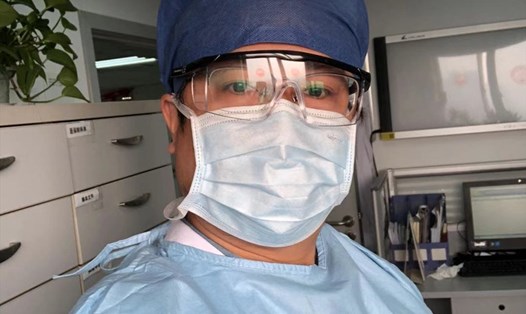 Chân dung bác sĩ Sun Jinzhong tại nơi làm việc ở tâm dịch virus Corona Vũ Hán, tỉnh Hồ Bắc, Trung Quốc. Ảnh: China Daily