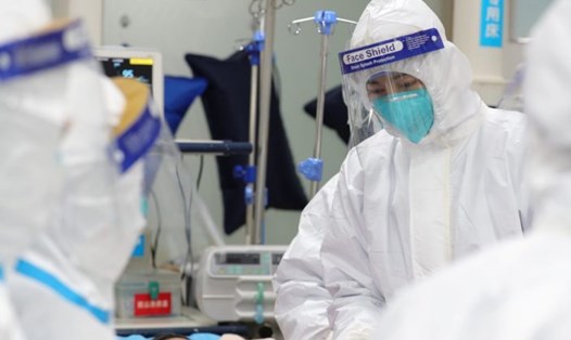 Em bé sơ sinh mới 30 giờ tuổi dương tính với virus Corona nCoV tại bệnh viện Nhi Vũ Hán. Ảnh: Business Insider