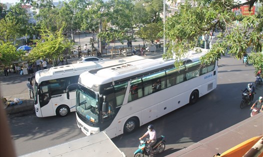 UBND TP Nha Trang chính thức cấm xe ô tô khách trên 29 chỗ ngồi vào trung tâm thành phố vào các giờ cao điểm từ ngày 1.3. Ảnh: Nhiệt Băng