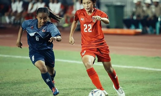 Cầu thủ trẻ Phyu Phyu Win (số 22) mới 15 tuổi được triệu tập lên đội tuyển nữ Myanmar tham dự vòng loại Olympic nữ Tokyo 2020. Ảnh: MFF
