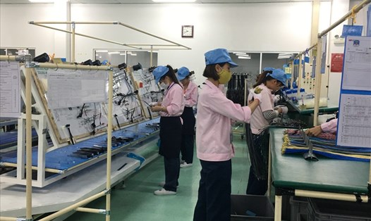 Công nhân lao động khu công nghiệp Quang Minh trong giờ làm việc. Ảnh: T.E.A