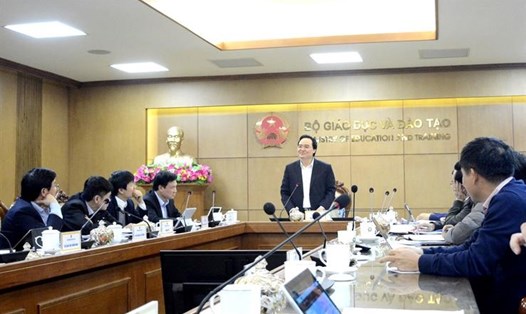 Bộ trưởng Phùng Xuân Nhạ, Trưởng Ban Chỉ đạo phòng, chống dịch bệnh nCoV Bộ GDĐT chủ trì cuộc họp Ban Chỉ đạo.