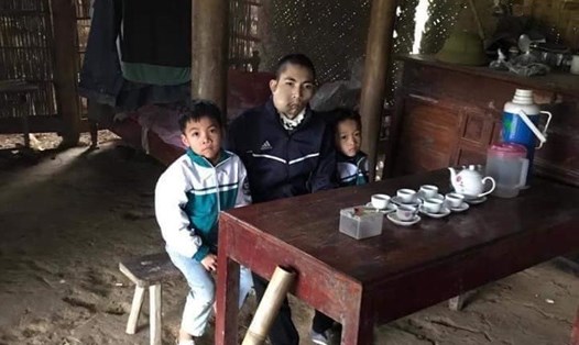 Anh Trần Văn Thắm mắc bệnh hiểm nghèo, một mình “gà trống nuôi con”. Ảnh: NV