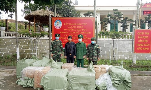 Lô khẩu trang y tế phòng dịch Corona bị Biên phòng Quảng Ninh bắt giữ vào sáng ngày 9.2 tại Móng Cái khi đối tượng chuẩn bị đưa sang Trung Quốc tiêu thụ. Ảnh: Hữu Việt