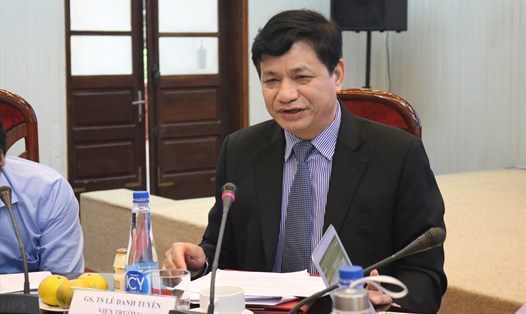 Giáo sư Lê Danh Tuyên đưa ra những khuyến cáo quan trọng trong việc phòng lây nhiễm COVID-19. Ảnh: T.Lam